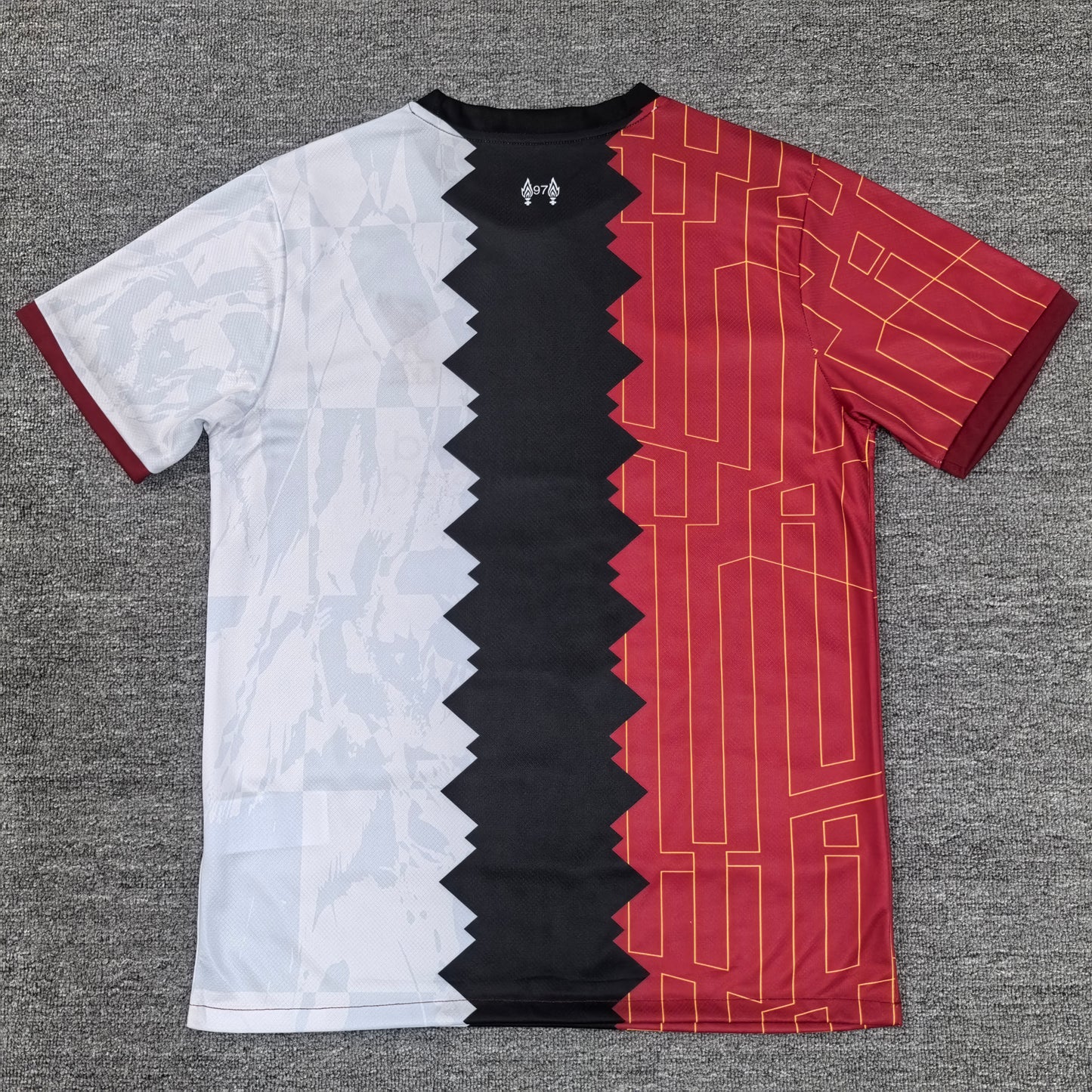 LPOOL Split Heritage – Red & White Edition